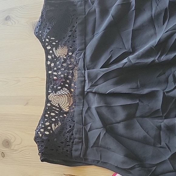 NWT VINCE CAMUTO Sleeveless Top L - Picture 4 of 6